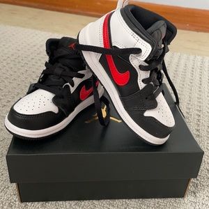 Children’s Jordan 1 Mid